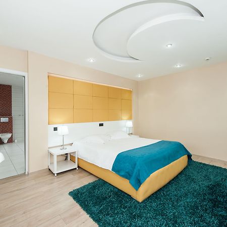 Hotel Phenix Дилбеек Екстериор снимка