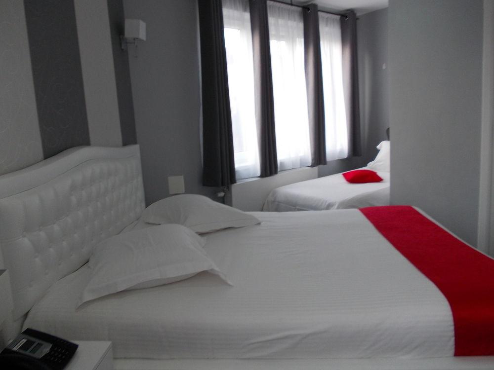 Hotel Phenix Дилбеек Екстериор снимка