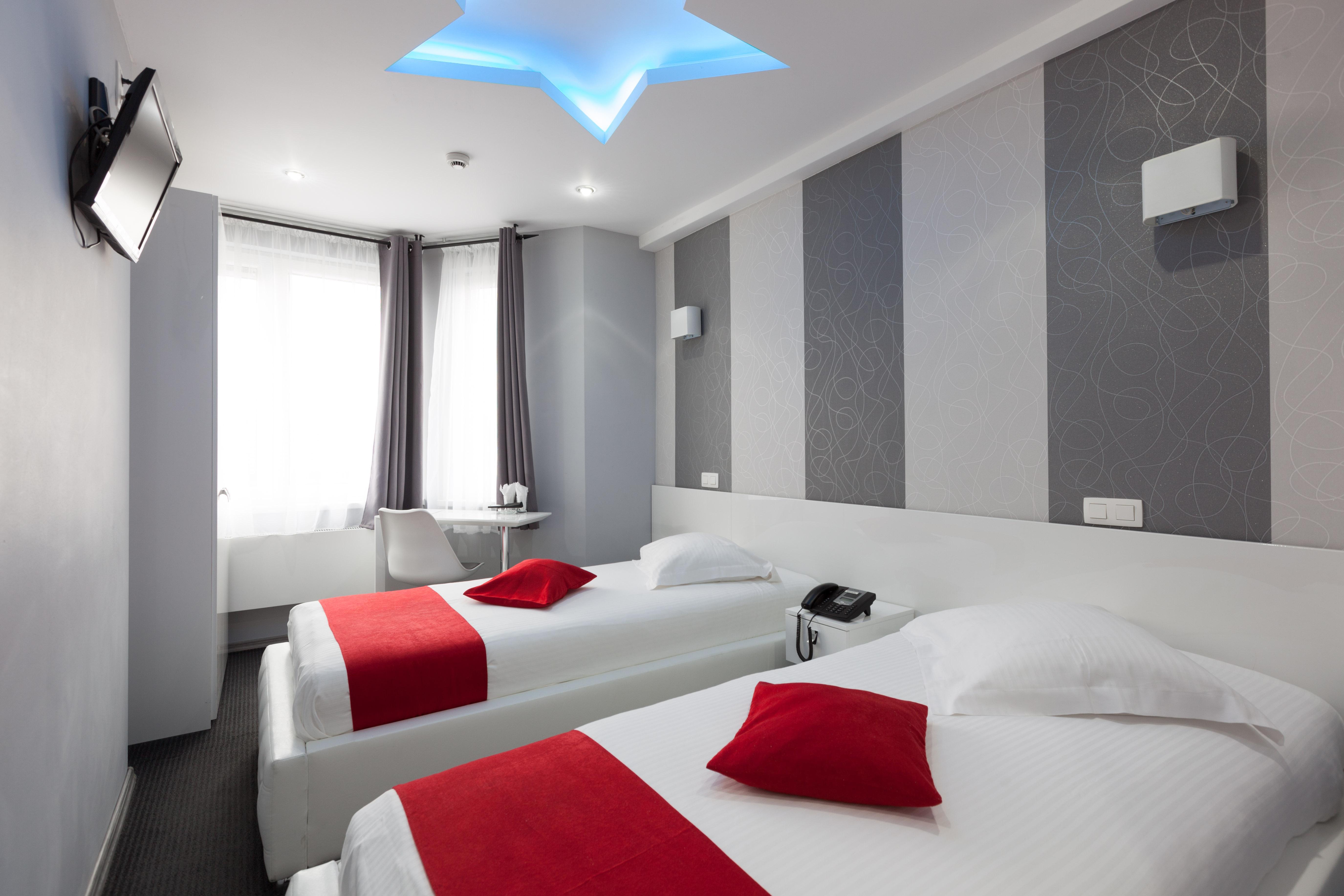 Hotel Phenix Дилбеек Екстериор снимка
