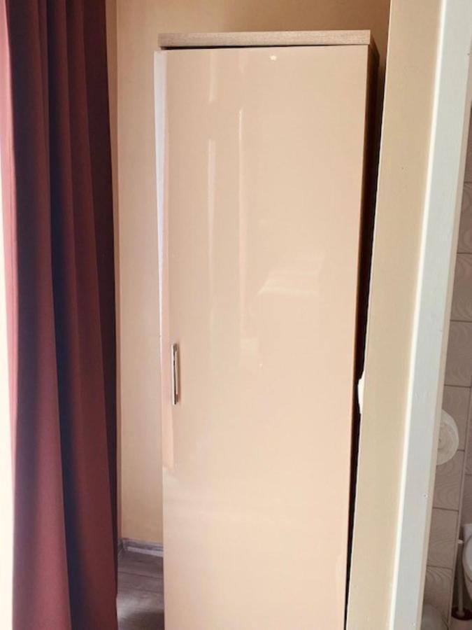 Hotel Phenix Дилбеек Екстериор снимка