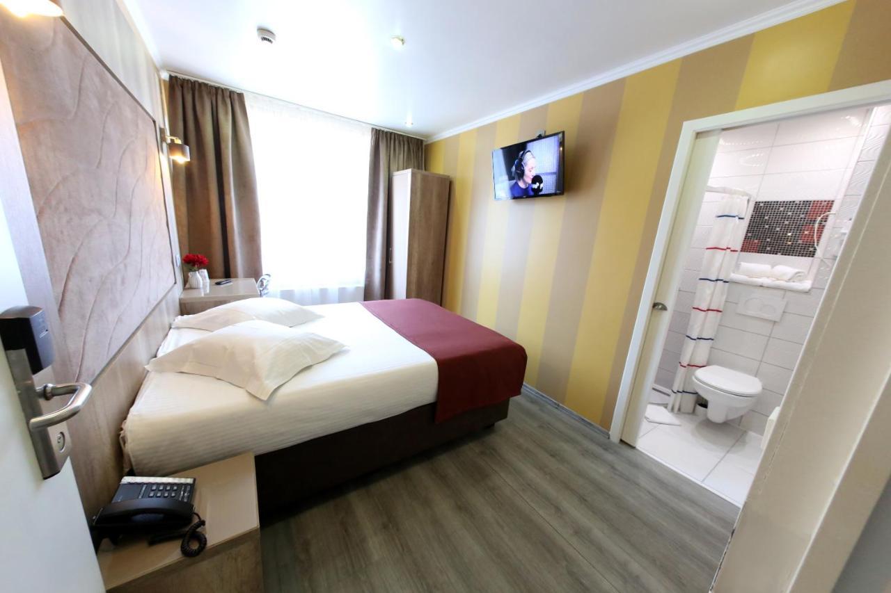 Hotel Phenix Дилбеек Екстериор снимка