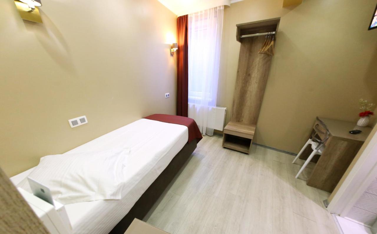 Hotel Phenix Дилбеек Екстериор снимка