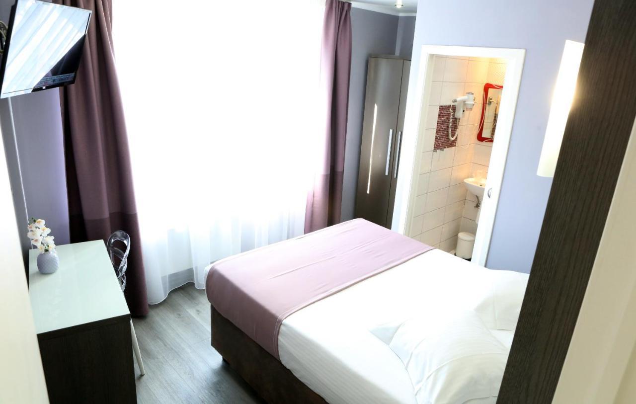Hotel Phenix Дилбеек Екстериор снимка