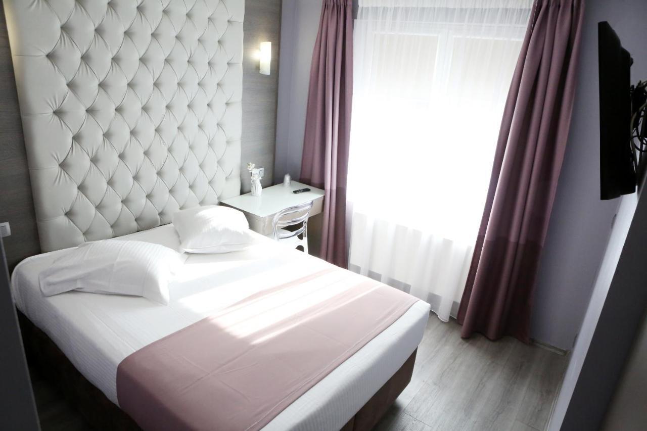 Hotel Phenix Дилбеек Екстериор снимка