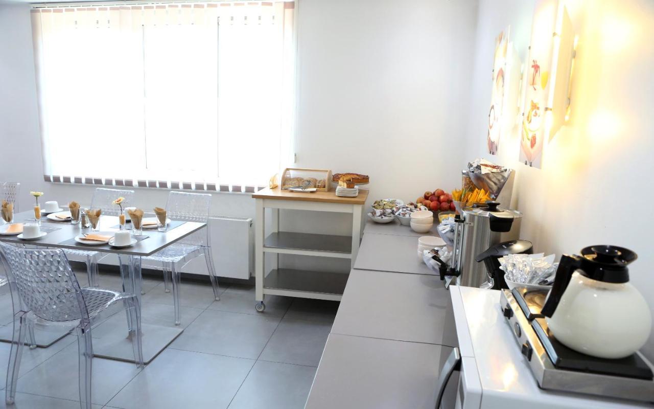 Hotel Phenix Дилбеек Екстериор снимка